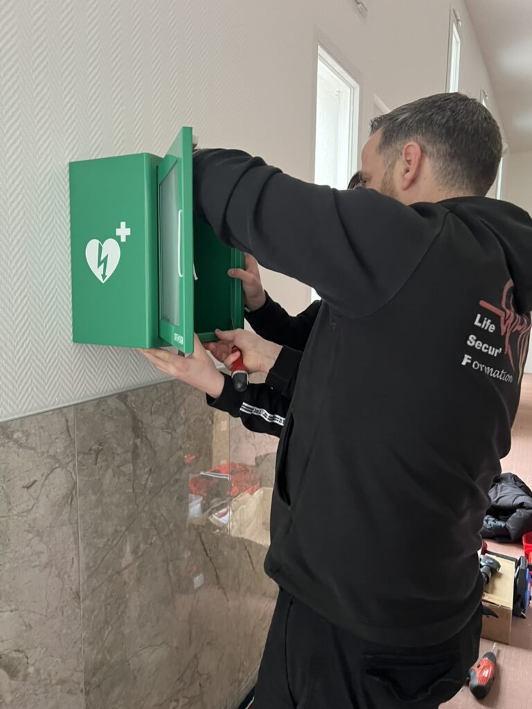 Formation aux gestes qui sauvent et à l’utilisation du défibrillateur (DAE), mosquée Clémence-Rahma à Colmar – NEYA Charity
