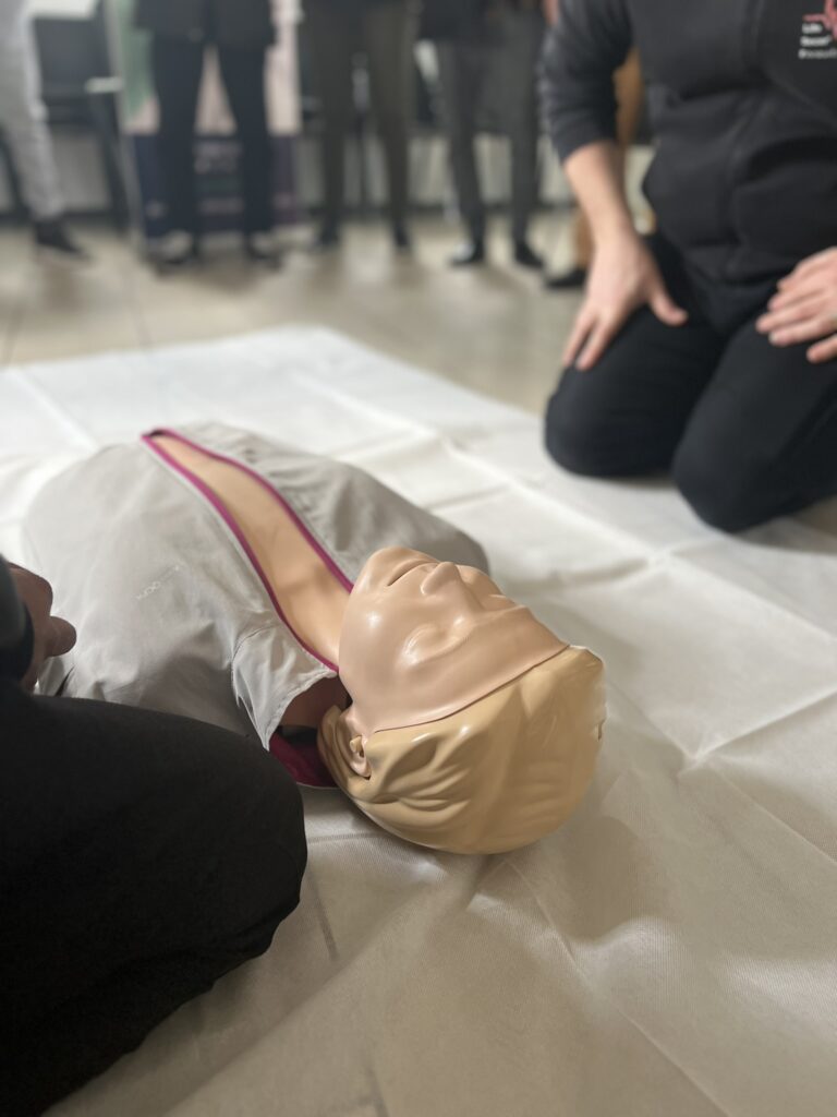 Formation aux gestes qui sauvent et à l’utilisation du défibrillateur (DAE), mosquée Clémence-Rahma à Colmar – NEYA Charity